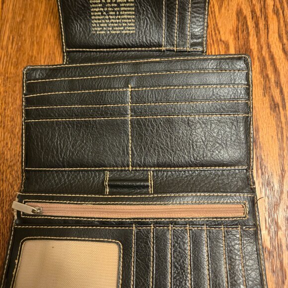 Matt & Nat Black Vegan Wallet - Picture 2 of 3